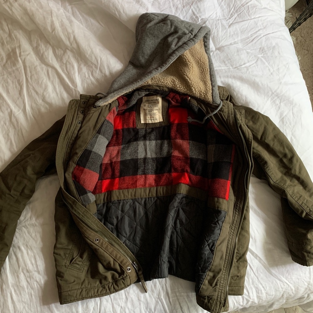 American eagle men’s insulated military-style jacket with removable hood. size L